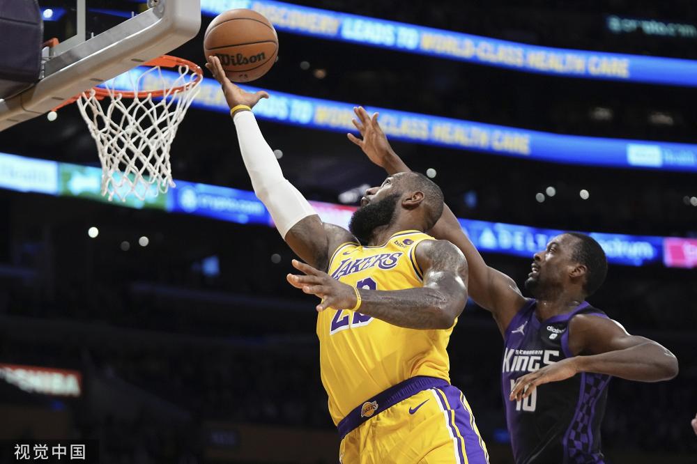 冯早年接受 冯早年接受