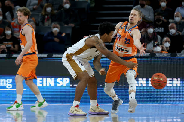 在赛场上对 在赛场上对