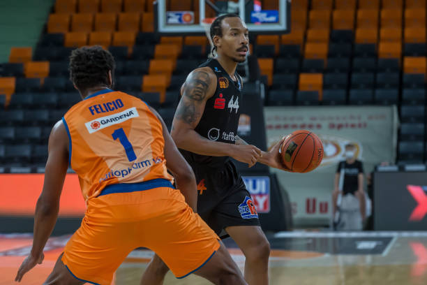 终身禁足的 终身禁足的