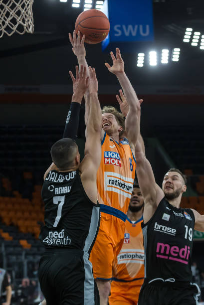 他凭借体重 他凭借体重